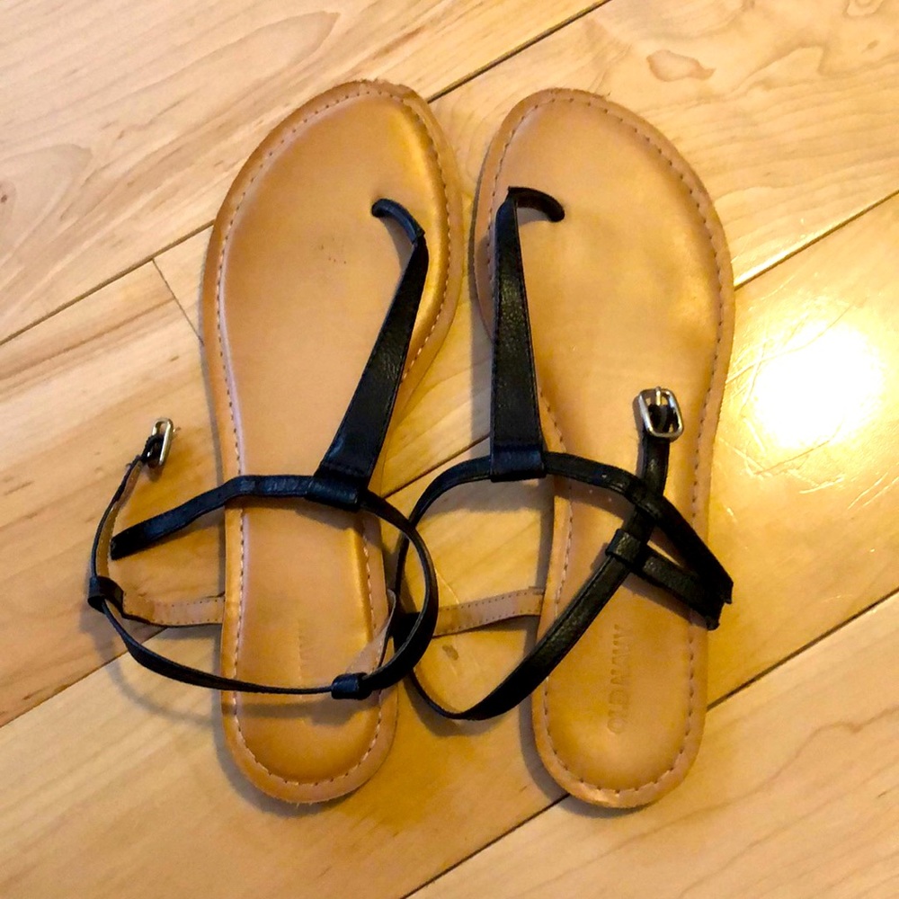 Old navy black leather thong sandal 10